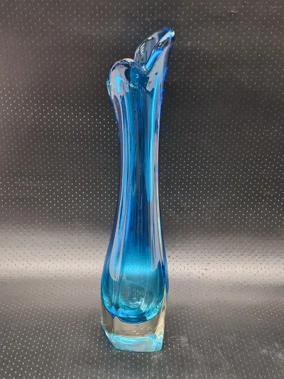Vintage vaas in Murano-stijl met blauwe Sommerso kern – kavel bij De Kringwinkel, Gent