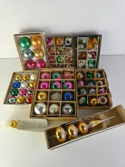 Grote partij vintage glazen kerstornamenten incl. 2 kerstpieken(69 stuks) – kavel bij De Kringwinkel, Heverlee