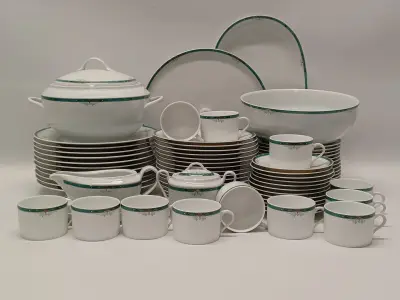 67-delig Porcelaine de Sologne servies met groene gemarmerde rand - Frankrijk – kavel bij De Kringwinkel, Gent