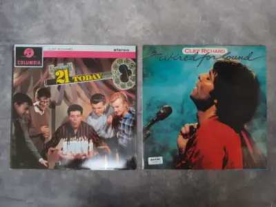 Vinyl: Duo van Cliff Richard albums – kavel bij De Kringwinkel, Gent