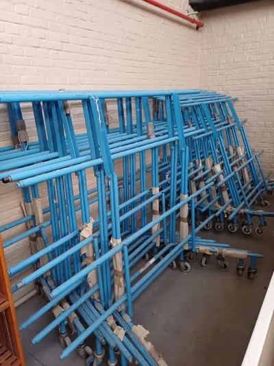 18 polsterwagens – kavel bij De Kringwinkel, Ronse