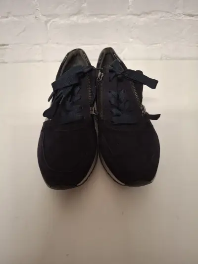 Dames sneakers – kavel bij De Kringwinkel, Herzele
