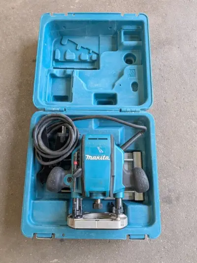 Boven freesmachine Makita, 900 W, bouwjaar 2017 – kavel bij Onlineveilingmeester, Hoek van Holland