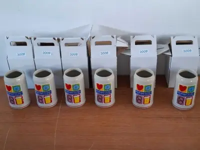 6 Oktoberfestkrüge ohne Zinndeckel Jahreskrüge 2008, Hersteller: Rastal – kavel bij Zoll-Auktion, München