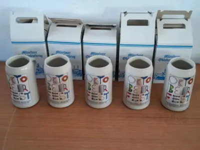 5 Oktoberfestkrüge ohne Zinndeckel Jahreskrüge 1991, Hersteller: Rastal – kavel bij Zoll-Auktion, München