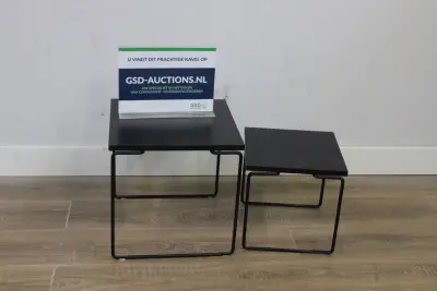 Set van twee zwarte bijzettafels'' – kavel bij GSD Auctions, Zoeterwoude
