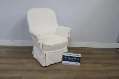 Witte gestoffeerde fauteuil – kavel bij GSD Auctions, Zoeterwoude
