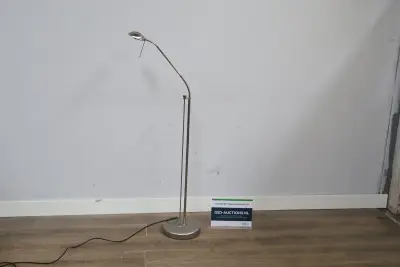 Moderne vloerlamp met flexibele arm'' – kavel bij GSD Auctions, Zoeterwoude