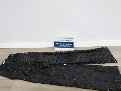 Zwarte broek met pailletten'' – kavel bij GSD Auctions, Zoeterwoude