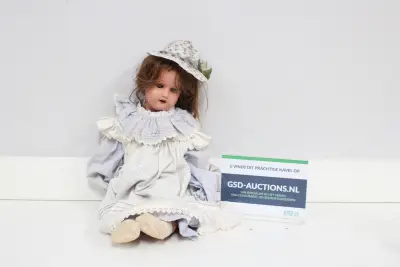 Vintage pop met jurk en hoed'' – kavel bij GSD Auctions, Zoeterwoude