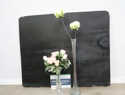 Set glazen vazen met kunstbloemen'' – kavel bij GSD Auctions, Zoeterwoude