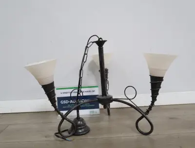 Driearmige hanglamp met glazen kap'' – kavel bij GSD Auctions, Zoeterwoude