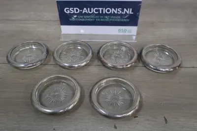Zes Kristallen onderzetters met metalen rand'' – kavel bij GSD Auctions, Zoeterwoude
