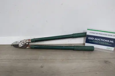 Takkenschaar met groene handvatten'' – kavel bij GSD Auctions, Zoeterwoude
