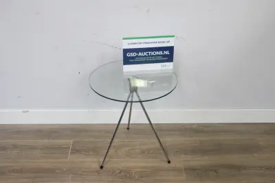 Rond glazen bijzettafeltje met metalen driepoot'' – kavel bij GSD Auctions, Zoeterwoude