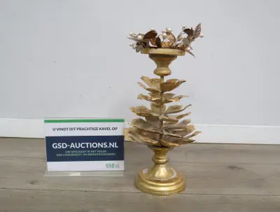 Kandelaar met blad- en pareldecoratie'' – kavel bij GSD Auctions, Zoeterwoude