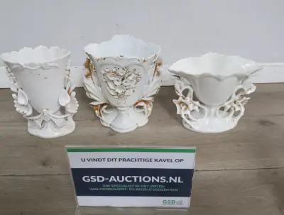 Set van drie porseleinen vazen'' – kavel bij GSD Auctions, Zoeterwoude