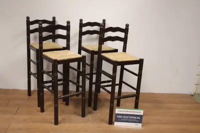Set van vijf hoge houten stoelen met gevlochten zit – kavel bij GSD Auctions, Zoeterwoude