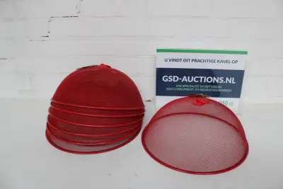 Set van 7 rode voedselkappen – kavel bij GSD Auctions, Zoeterwoude