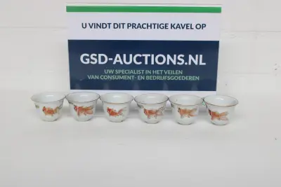 Set van 6 kleine porseleinen theekopjes met goudvisdecoratie – kavel bij GSD Auctions, Zoeterwoude