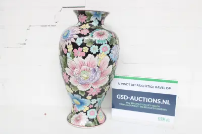 Vaas met kleurrijk bloemmotief – kavel bij GSD Auctions, Zoeterwoude