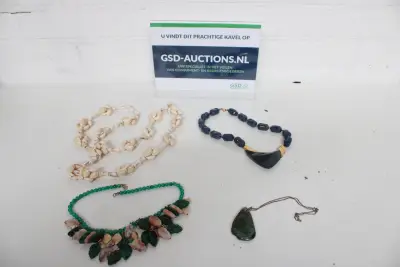 Set van vier verschillende kettingen – kavel bij GSD Auctions, Zoeterwoude