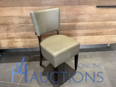 6 stoelen en barkruk DE-AREND.COM – kavel bij VH Auctions