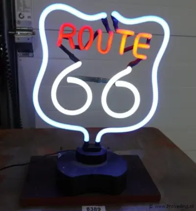 Neonreclame Route 66 – kavel bij ProVeiling, Wageningen