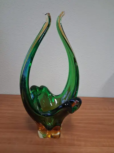 Mand in gekleurd glas – kavel bij De Kringwinkel, Ieper