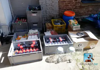 Batch of bins with contents – kavel bij En.clicpublic