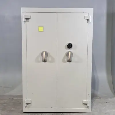 Kluis, Sistec, 2005 – kavel bij Domeinen Roerende Zaken, Groningen