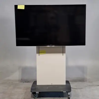 Televisie op verrijdbare standaard, Samsung, UE60J6240 – kavel bij Domeinen Roerende Zaken, Groningen