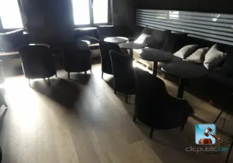 Set van tafels en fauteuils – kavel bij Nl.clicpublic
