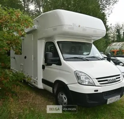 IVECO DAILY vrachtwagen / bureelwagen – kavel bij Belga Veilingen