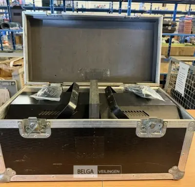 2x Led-cyclope + flightcase – kavel bij Belga Veilingen