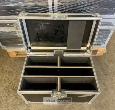 Lege flightcase Tri-par – kavel bij Belga Veilingen