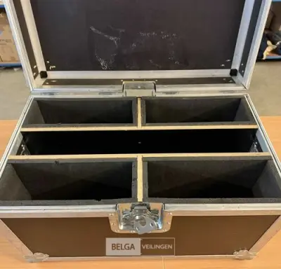 Lege flightcase Tri-par – kavel bij Belga Veilingen