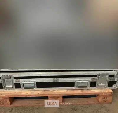 Kist LCD-scherm – kavel bij Belga Veilingen
