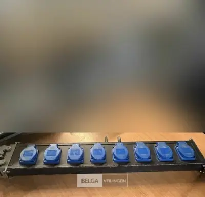 1x Block, 8 schuko – kavel bij Belga Veilingen
