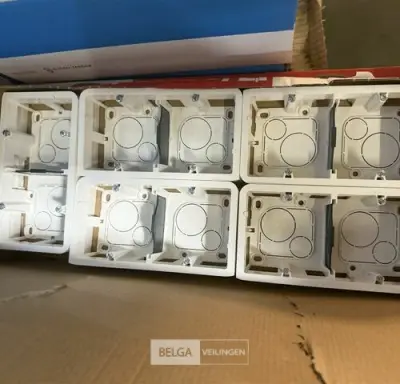 Opbouwbehuizing Legrand Mosaic (4 dozen) – kavel bij Belga Veilingen, Peer