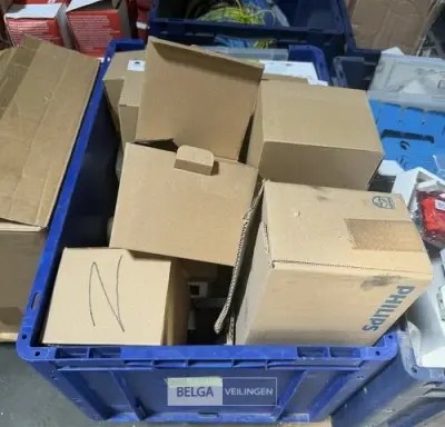 1x Bak diverse verlichting – kavel bij Belga Veilingen, Peer