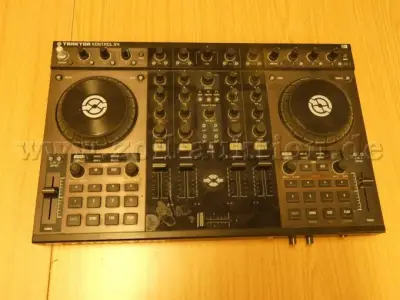 1 Native Instruments DJ Controller Traktor S4 Kontrol – kavel bij Zoll-Auktion, Berlin