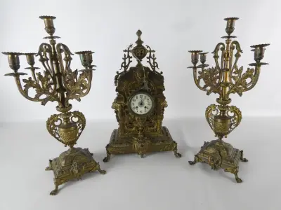 Vintage klok met twee kandelaren in messing – kavel bij De Kringwinkel, Heverlee