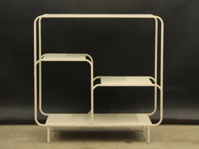 Metalen bijzettafel - etagère met verspringende niveaus - crèmekleurig – kavel bij De Kringwinkel, Antwerpen