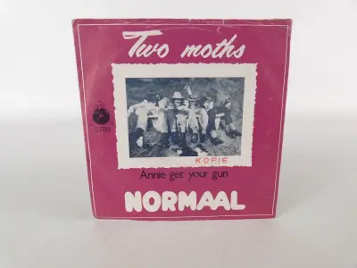 Vintage 7-inch vinylsingle Two Moths / Annie Get Your Gun – kavel bij De Kringwinkel, Heverlee