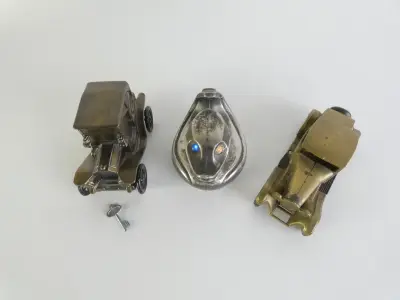 Lot van 3 vintage metalen spaarpotten/verzamelobjecten – kavel bij De Kringwinkel, Heverlee
