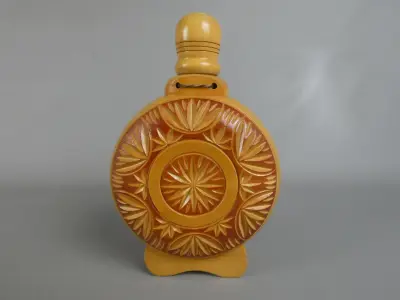 Houten Veldflacon / Zakfles met Snijwerk – kavel bij De Kringwinkel, Diest