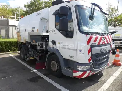 REF:62548 - DAF LF 180 FA veegwagen (2015-27,752 km)(VIN: XLRAEL1500L439337) – kavel bij Auctelia, Bruxelles