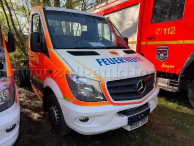 1 Rettungswagen-Fahrgestell Mercedes Benz 906 - (HH-2903) – kavel bij Zoll-Auktion, Hamburg