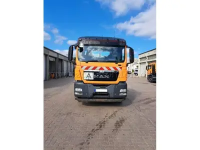 1 MAN - L.2007.46.003 - TGS 26.400 - LKW f. Kippmulden m. Absetzvorr – kavel bij Zoll-Auktion, Kiel
